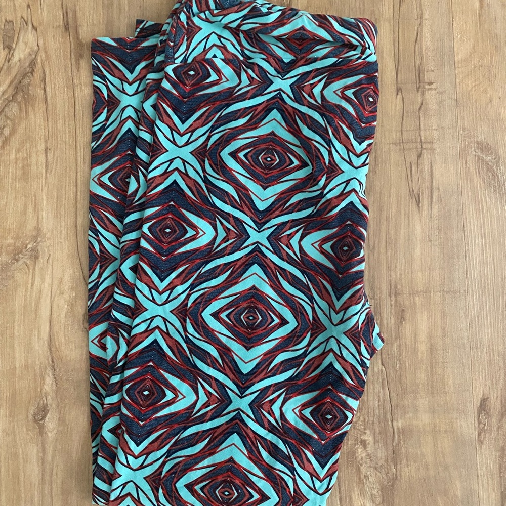 Lularoe Tall and Curvy leggings. Great pattern!